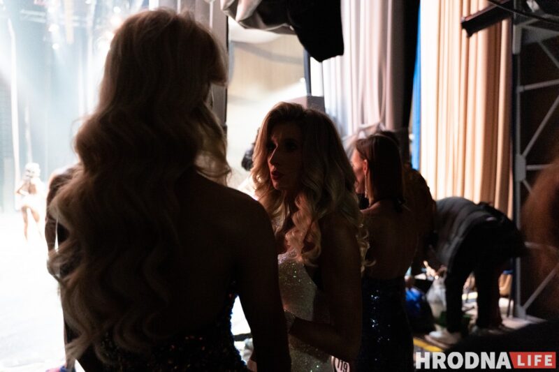 Напампаваныя, прыгожыя, упартыя. У Гродне выбралі пераможцаў 34-га чэмпіянату па бодыбілдынгу і фітнесу