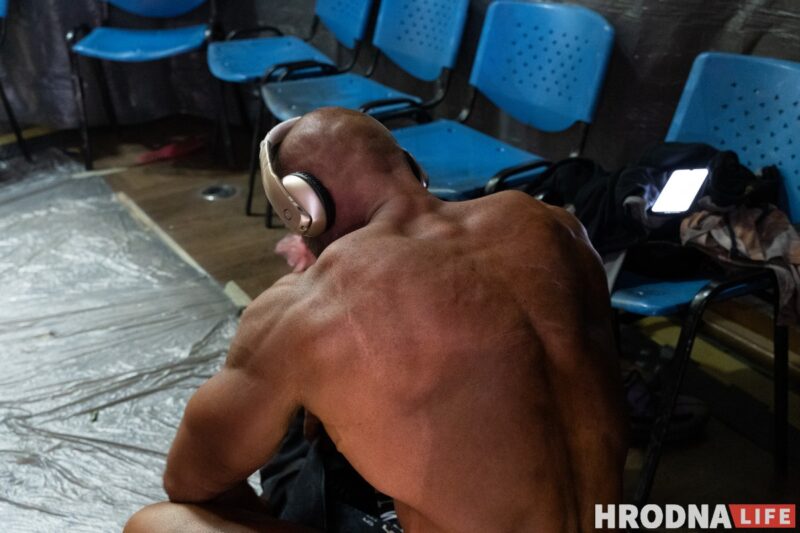 Напампаваныя, прыгожыя, упартыя. У Гродне выбралі пераможцаў 34-га чэмпіянату па бодыбілдынгу і фітнесу