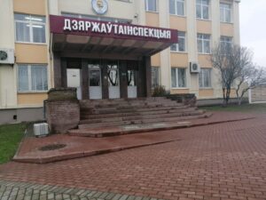 Намеснік камандуючага заявіў, што танкі не шкодзяць асфальту, і параўнаў іх з жаночымі шпількамі