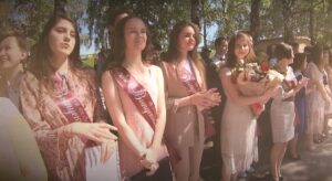 Выпускныя ў Гродне. Кім жадалі стаць выпускнікі мінулых гадоў і ці спраўдзіліся іх мары?