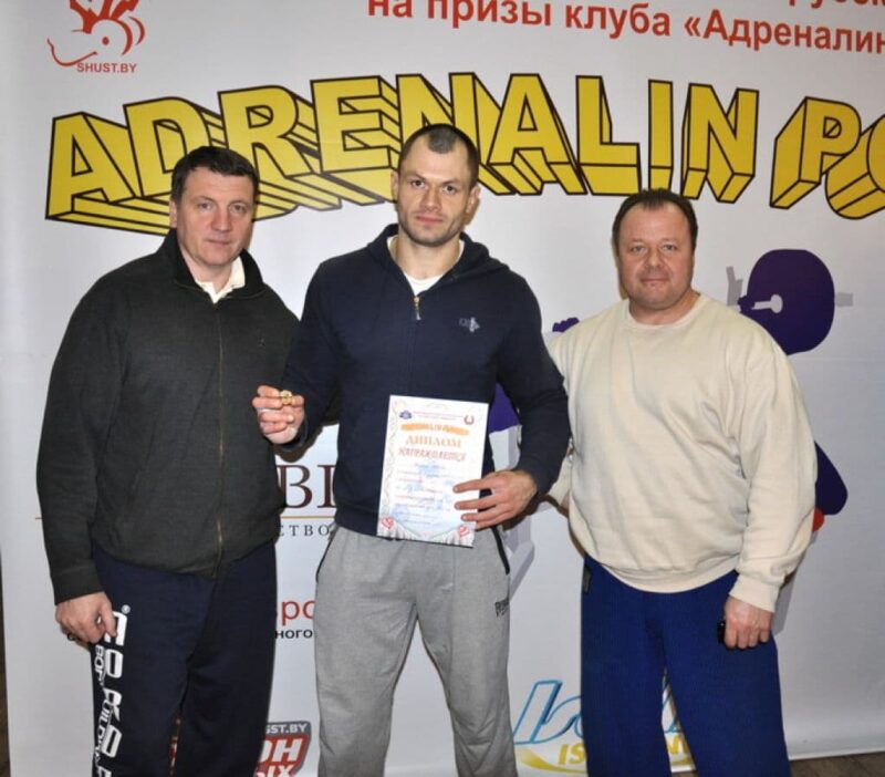 Пасярэдзіне - Максім Філатаў