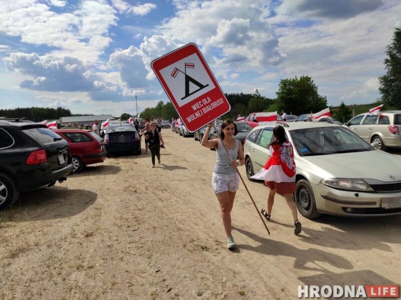 «Вызваліце палітвязняў і адкрыйце мяжы». На польска-беларускай мяжы пачаўся намётавы мітынг