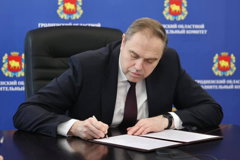 Спыталі ва Уладзіміра Караніка пра вынікі яго працы. Ён прапанаваў чытаць Facebook