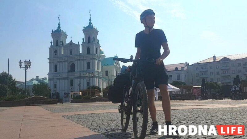 Мінчанін праехаў на ровары 1500 кіламетраў, каб зняць фільм пра руіны