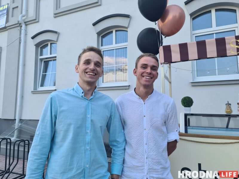 З першага класа - да супольнага бізнесу. Два сябра адкрылі цялежку з марозівам у цэнтры Гродна