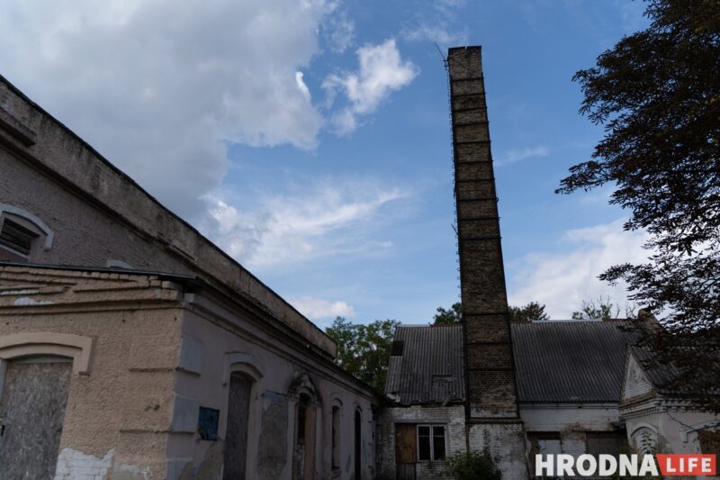 Бясцэнна і амаль бясплатна. 5 фактаў пра Станіславоўскую кафлярну Друцкіх-Любецкіх, якую не могуць прадаць нават са зніжкай