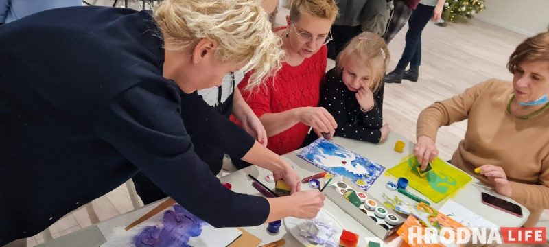 “Калядныя конікі”: выстава ў Вільні натхніла стварыць віншавальныя паштоўкі