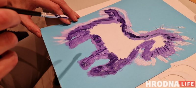 “Калядныя конікі”: выстава ў Вільні натхніла стварыць віншавальныя паштоўкі