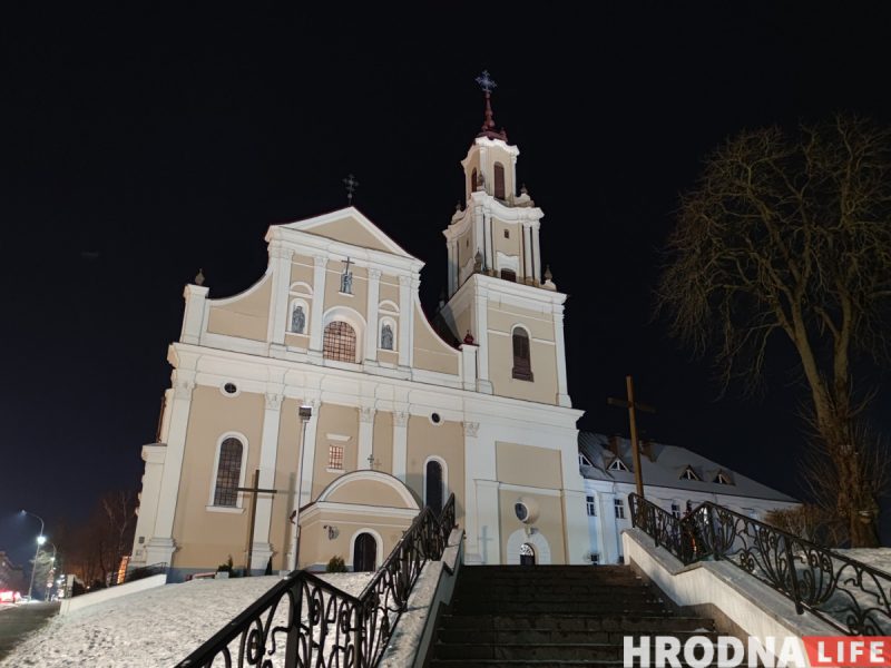 Завтра – Рождество. Как выглядят шопки в костелах Гродно накануне праздника