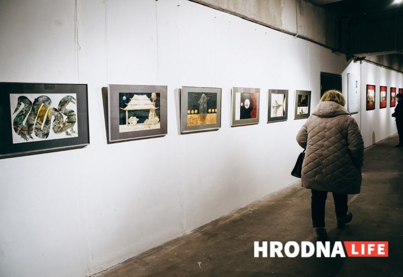 "Что в три года рисовал, то и сейчас”. Художник Павел Татарников привёз в Гродно ретроспективную выставку