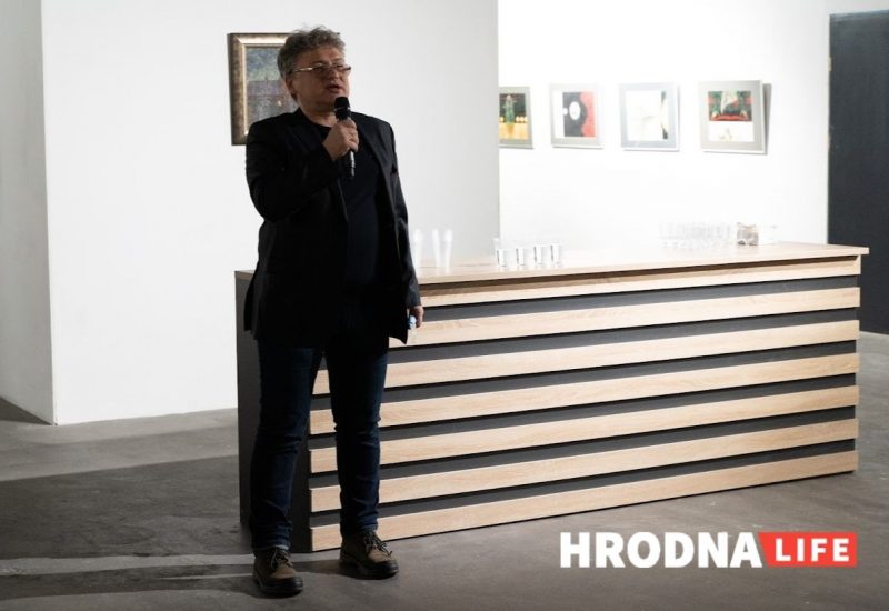 "Что в три года рисовал, то и сейчас”. Художник Павел Татарников привёз в Гродно ретроспективную выставку