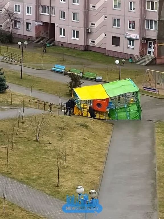 На Горновых с Mcdonald's сорвало крышу, а на Горького фонарь упал на автомобиль. Что еще пострадало в Гродно от мощного ветра