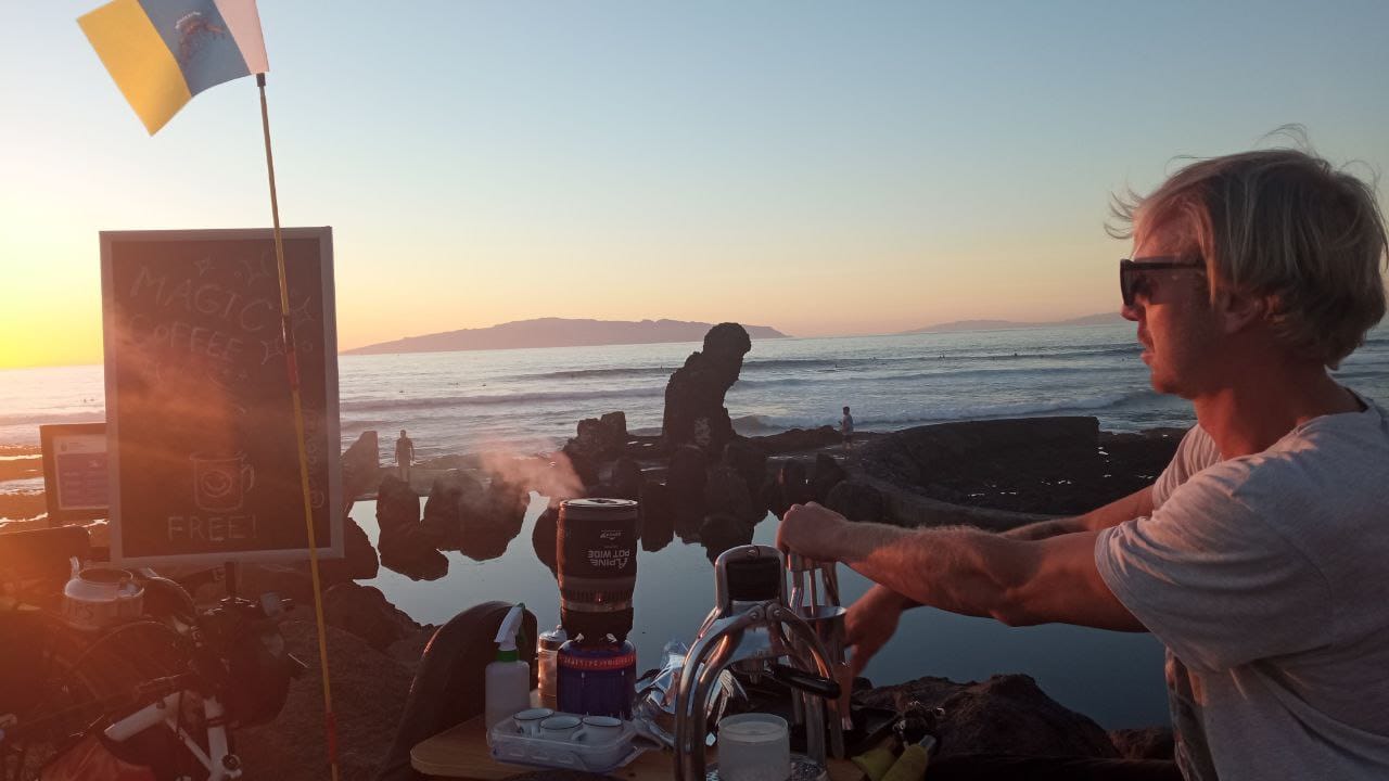 “У Беларусі было цяжка маўчаць”. Як вазочнік Саша Аўдзевіч з Ліды пераехаў на Канары і хоча адкрыць там інклюзіўны бізнес