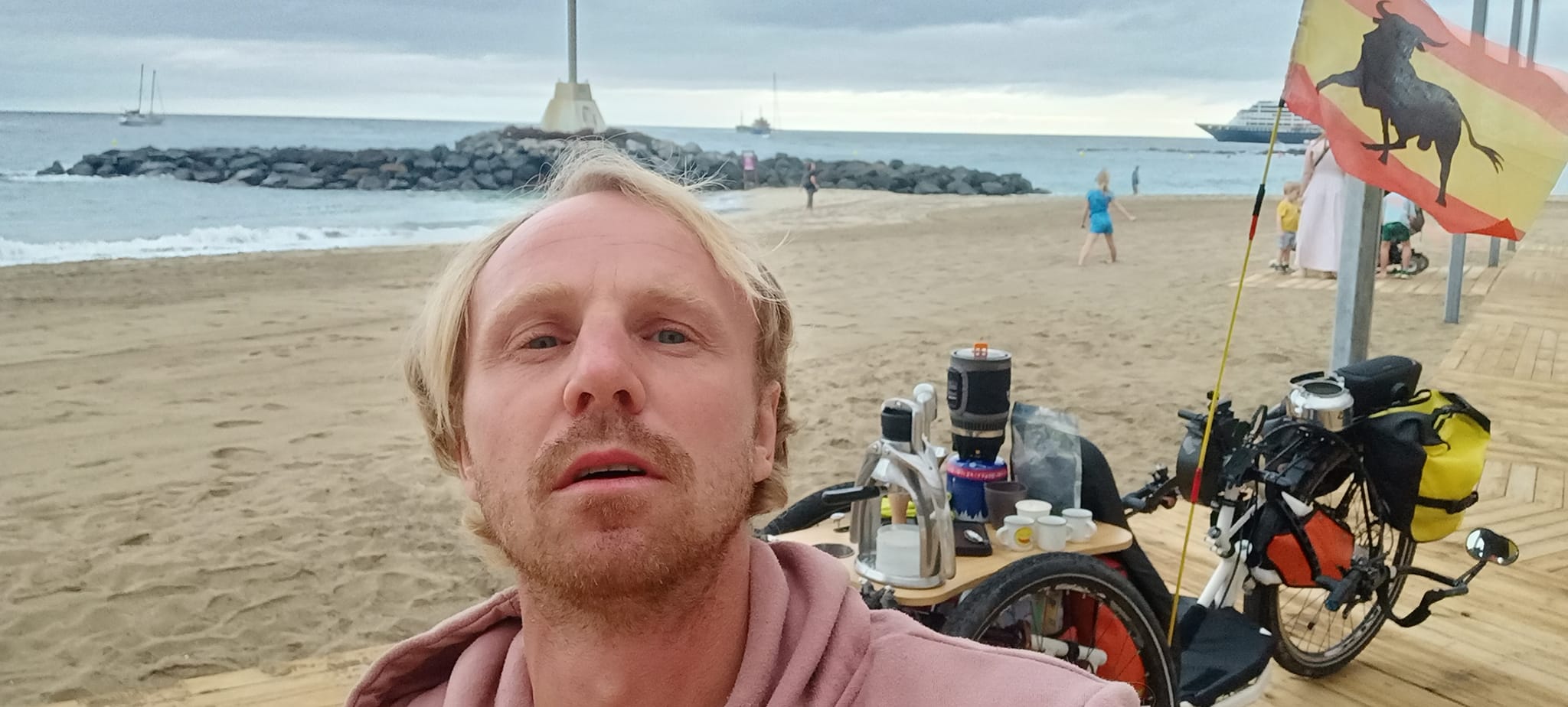 “У Беларусі было цяжка маўчаць”. Як вазочнік Саша Аўдзевіч з Ліды пераехаў на Канары і хоча адкрыць там інклюзіўны бізнес