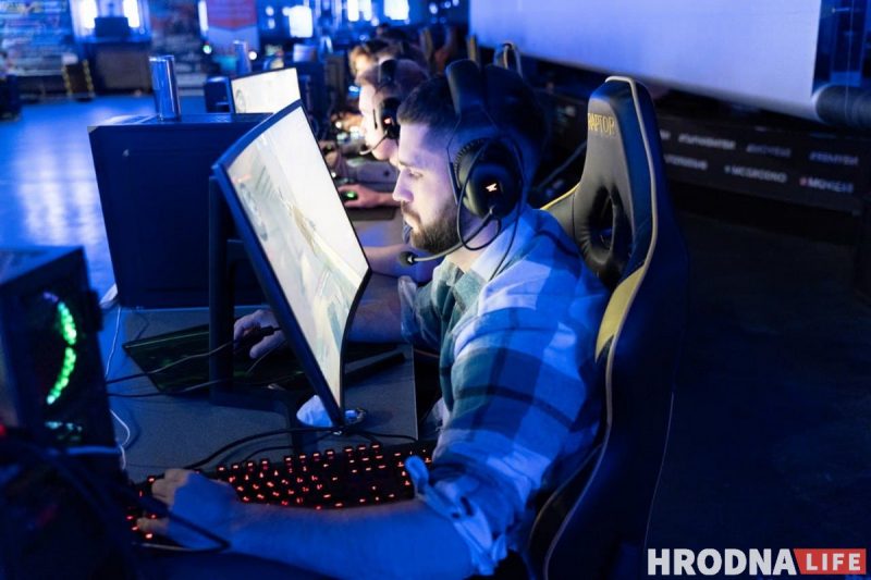 “Понял, как это круто, и моё сердечко тук-тук”. В Гродно прошел первый фестиваль игр GEF FEST фестиваль игры и киберспорта GEF FEST в Гродно