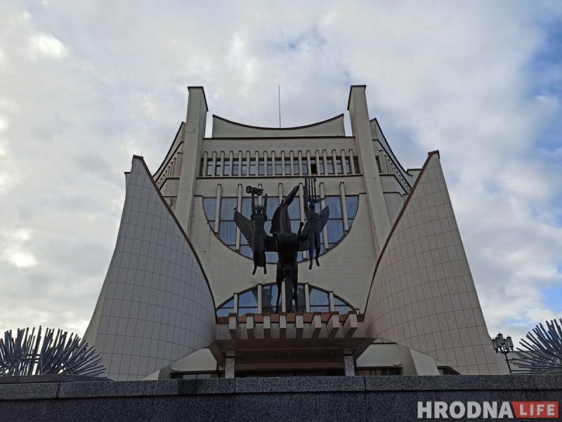 “Последнее время я сильно сомневался в самом слове “театр”. Из Гродненского драмтеатра уволился хореограф Александр Тебеньков Драмтэатр у Гродне