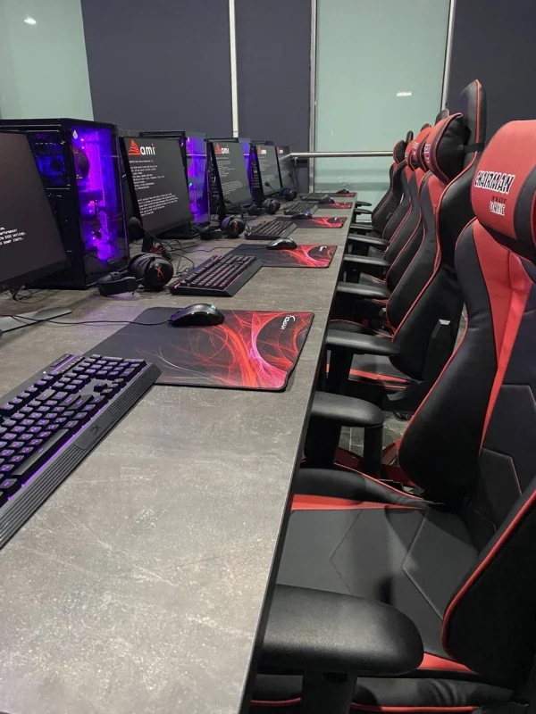 “Людзі прагнуць жывых зносінаў”. У Гродне адкрылі новы камп’ютарны клуб