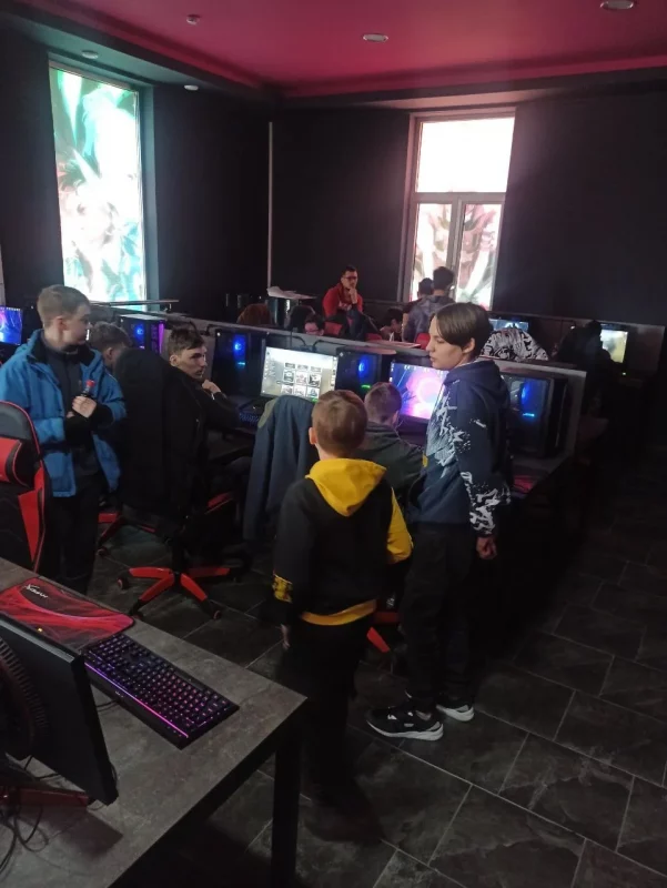 “Людзі прагнуць жывых зносінаў”. У Гродне адкрылі новы камп’ютарны клуб