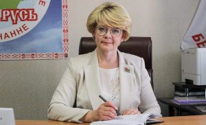 Дэпутатка з Гродна: “Расія не нападае на Украіну праз Беларусь”. Што сказала Лілія Кір’як падчас тэлефоннай прамой лініі