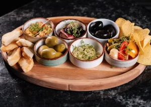 Восем устаноў адкрыліся, шэсць - закрыліся. Як змянілася колькасць кафэ і бараў у Гродне за паўгода