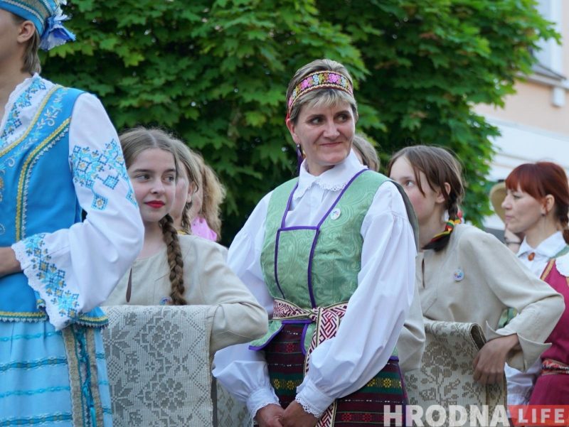 “Каравай гасціннасці” - кожнай нацыі. XIII Фестываль нацыянальных культур адкрыла калона на чале з бубначамі