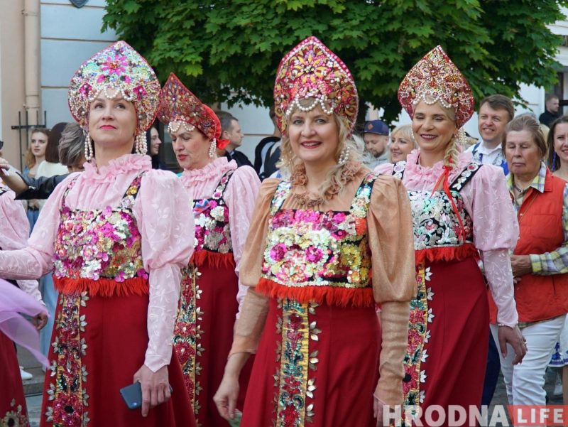 “Каравай гасціннасці” - кожнай нацыі. XIII Фестываль нацыянальных культур адкрыла калона на чале з бубначамі