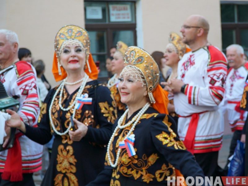 “Каравай гасціннасці” - кожнай нацыі. XIII Фестываль нацыянальных культур адкрыла калона на чале з бубначамі