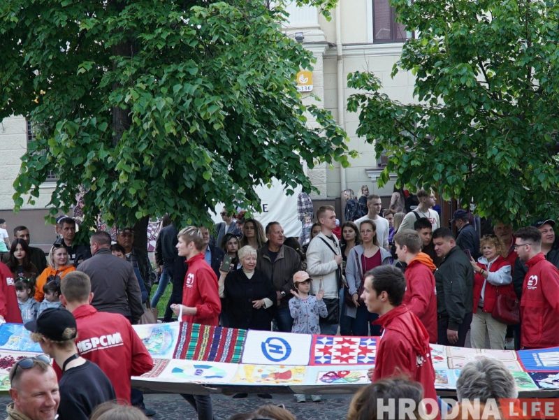 “Каравай гасціннасці” - кожнай нацыі. XIII Фестываль нацыянальных культур адкрыла калона на чале з бубначамі