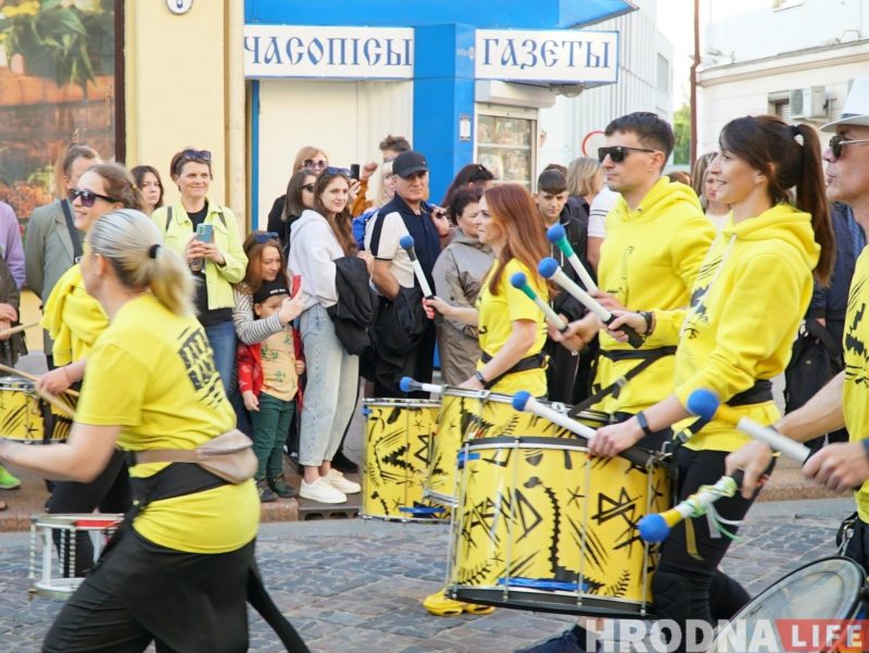 “Каравай гасціннасці” - кожнай нацыі. XIII Фестываль нацыянальных культур адкрыла калона на чале з бубначамі