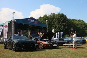 У Гродне адкрылі мотасезон-2023. Гледачы ўдзельнічалі ў конкурсах, драпалі аўто і стрыгліся ў барбераў