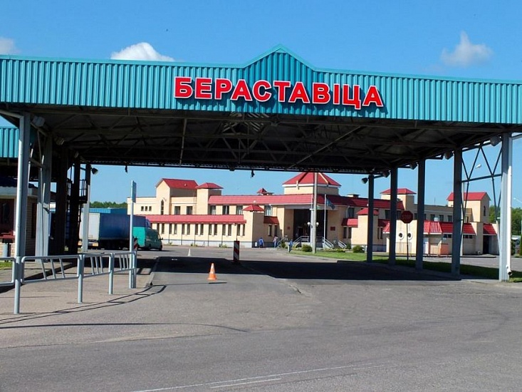 Платить будут все: платная очередь на границе стала обязательной, бронирование времени отменили