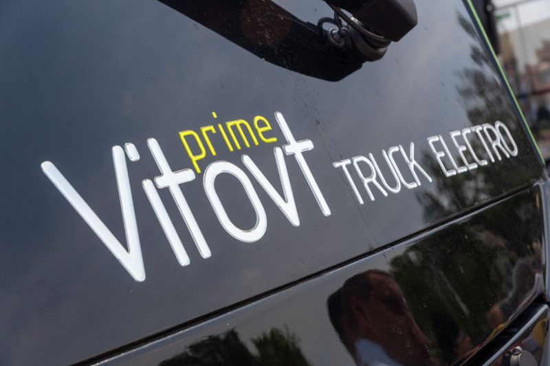 МАЗ с ралли "Дакар" и тягач для самолета как сцена. Какую технику показали гродненцам на выставке Форума регионов