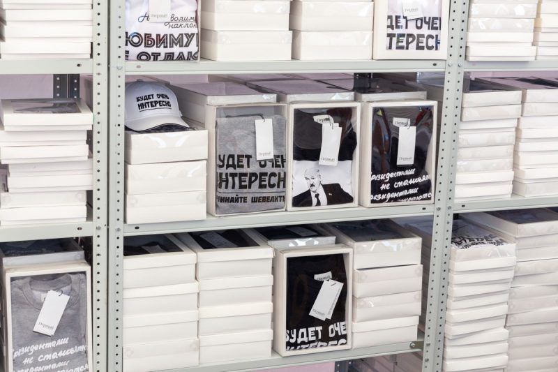 МАЗ с ралли "Дакар" и тягач для самолета как сцена. Какую технику показали гродненцам на выставке Форума регионов