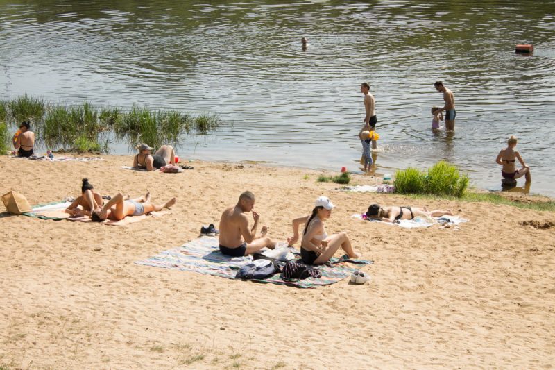 Адрамантуюць навесы, лавы, душавыя кабінкі. Як пляжы ў Гродне рыхтуюць да купальнага сезона 2024?