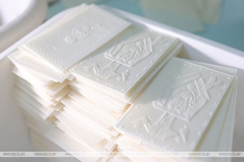 У Навагрудку ўжо ў жніўні рыхтуюцца да Раства. Глядзіце, як у манастыры выпякаюць аблаткі