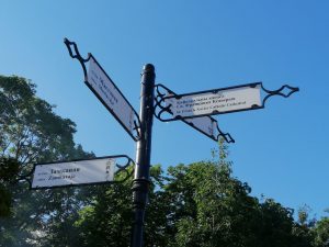 Гродзенская актывістка Бондарава хоча прыбраць з указальнікаў дубляванне гарадскіх назваў лацінкай гродно туризм указатели улицы лацінка