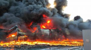 Пожар в Сумах после обстрелов. Фото: pravda.com.