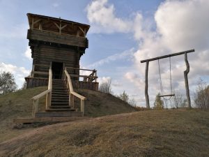 У Крэве дабудавалі і ўрачыста адкрыюць вежу-дазорцу. Яе ўзводзілі паводле старажытных тэхналогій за сродкі прыватнай фірмы Вежа-дазорца ў Крэве