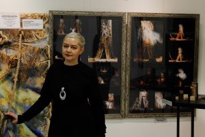 "За адзін год – адна праца". У Гродне адкрылася выстава галоўнай тэатральнай мастачкі горада художница Татьяна Мацкевич