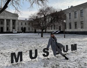 Вышыўка, карціны, вечарынкі, лес. Паглядзелі ў Instagram, як адпачываюць гродзенцы новы замак