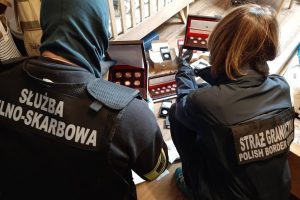 У Польшчы раскрылі найбуйнейшую ў гісторыі схему кантрабанды цыгарэт: гэта звязана з закрыццём “Баброўнікаў” У Польшчы раскрылі найбуйнейшую ў гісторыі схему кантрабанды цыгарэт: гэта звязана з закрыццём “Баброўнікаў”