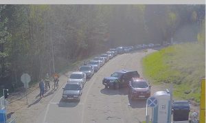 «Сорамна перад беларусамі». У Польшчы абураныя тым, як TVP паказала ўрачыстасці на перапахаванні Каліноўскага ў Вільні Чарга на мяжы ў пункце пропуска "Лоша"