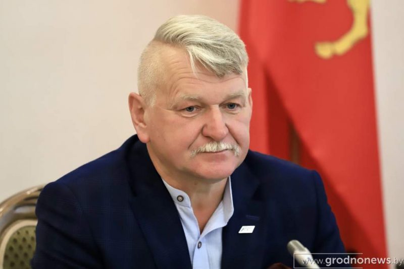 Улады Гродна хваляцца, што да іх прыехала “дэлегацыя Падляскага ваяводства”. Насамрэч гэта маргіналы і прыхільнікі Пуціна Кшыштаф Талвіньскі ў Гродне, Krzysztof Tołwiński na Białorusi w Grodnie