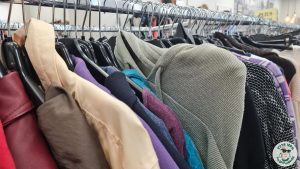 Закупы ў сэкандзе: новы від спорту ці шлях да зялёнай эканомікі? Рэчы ў краме сэкандхэнд