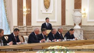 Міністр адукацыі Беларусі Андрэй Іванец хоча прымусіць платнікаў адпрацоўваць размеркаванне