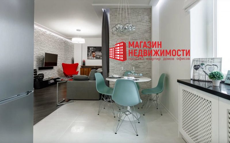 Бірузовая мэбля ў кватэры на Дзяржынскага