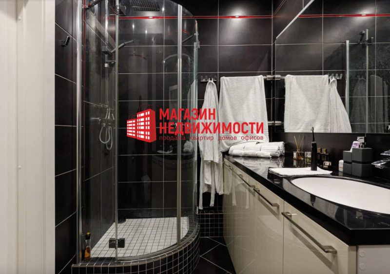 Душавая кабіна ў кватэры на Дзяржынскага