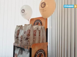 “Дае магчымасць больш зарабляць”. У Гродне пачалі абсмажваць каву для заправак Кава Беларуснафта