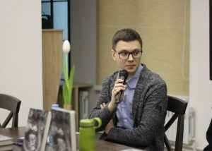 У Гродне будуць судзіць супрацоўніка фонду "Вяртанне". Ён выйшаў на волю пад даручальніцтва Сяргей Макарэвіч.