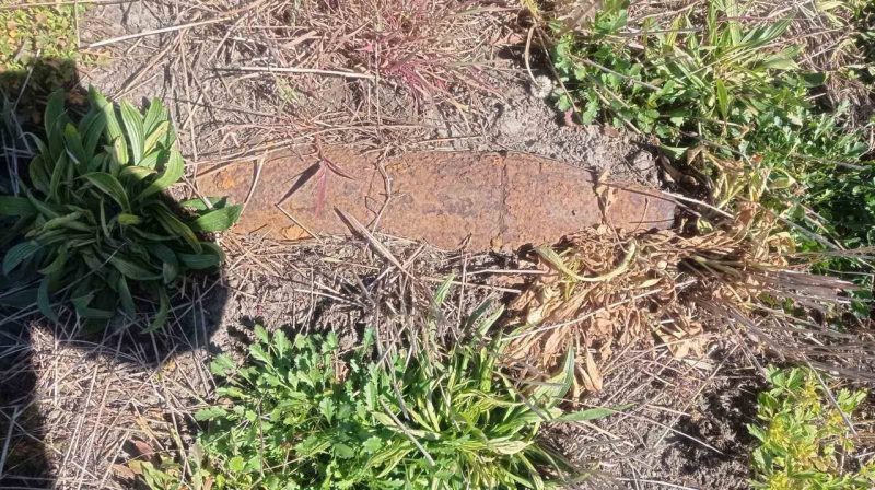 Вялікую схованку зброі знайшлі ў Ваўкавыскім раёне: выкапалі 16 скрыняў снарадаў